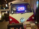 お店の前に止めてあるワゴンカー